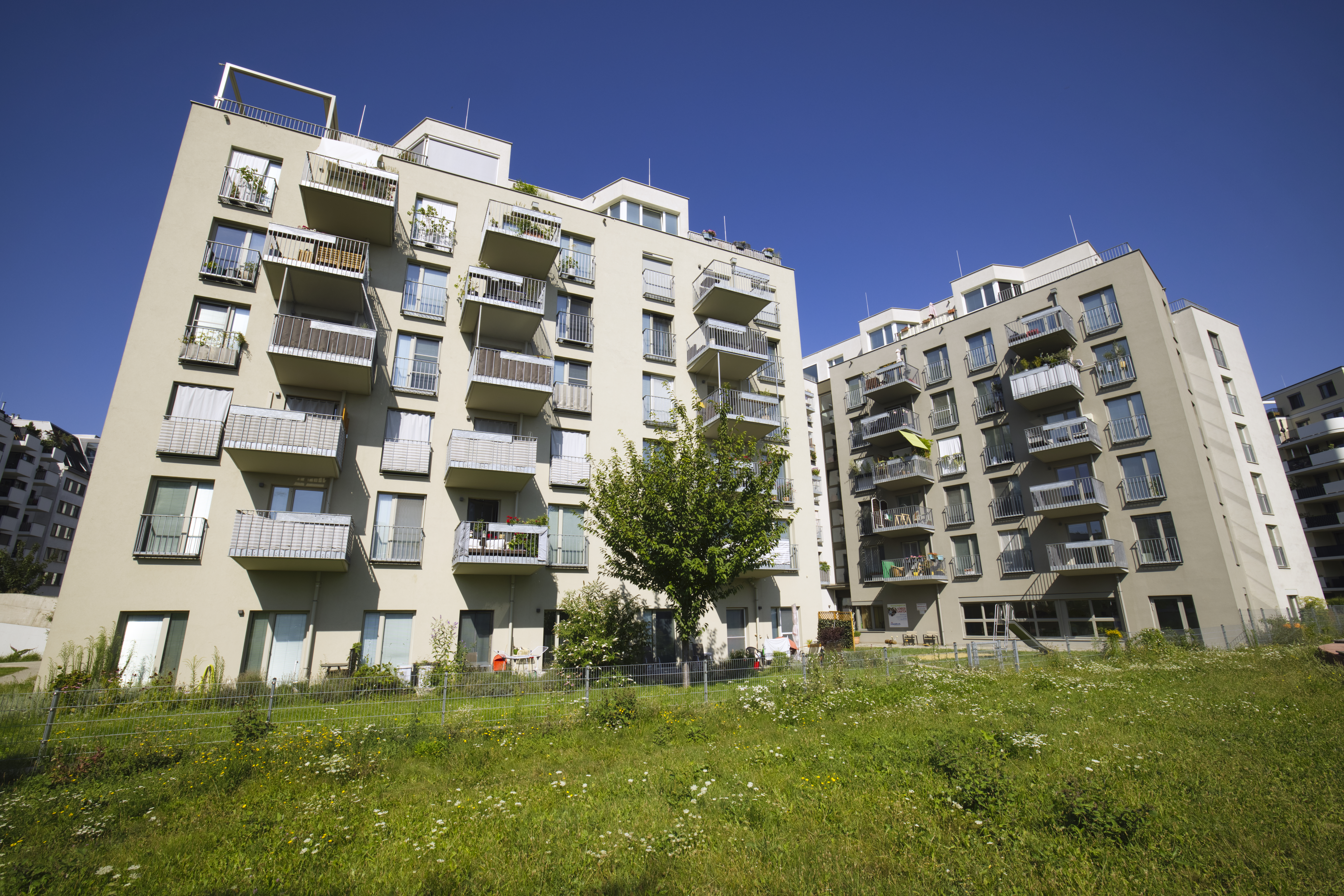 „Bloom 22“ - Bonsaigasse 4<br>„GartenLounge“ - Bonsaigasse 5<br>1220 Wien